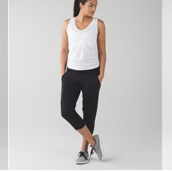 Lululemon athletica in flux crop black 4 - Picture 1 of 10